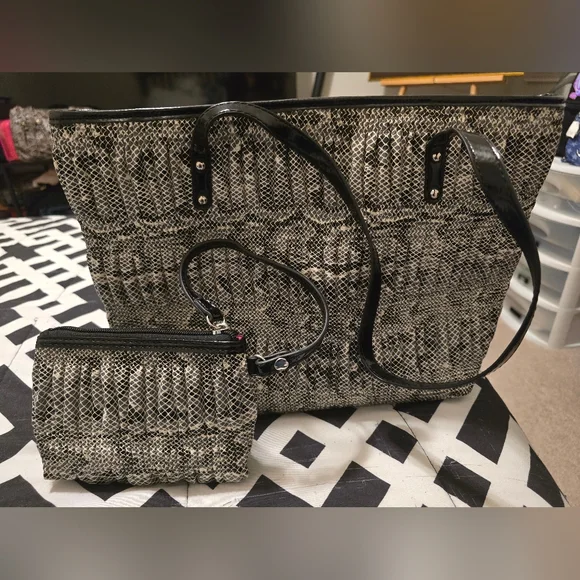 Nine West Elegant Snakeskin Pattern Tote Bag Set with Matching Coin Purse - Picture 2 of 10